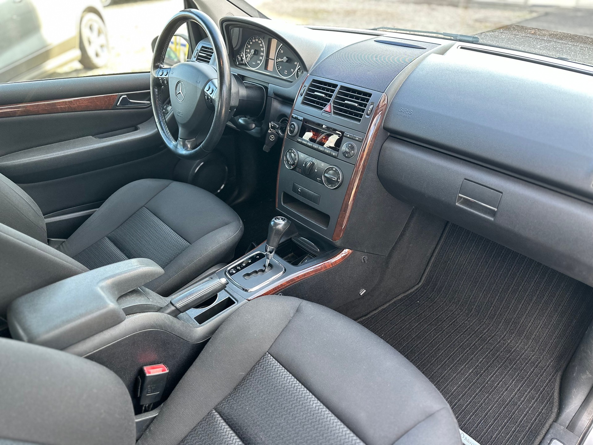MERCEDES-BENZ A 200 Elégance-image-6