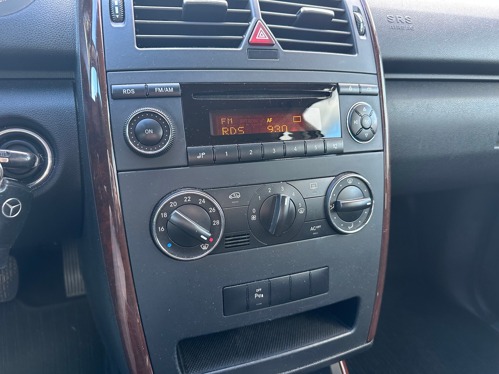 MERCEDES-BENZ A 200 Elégance-image-5