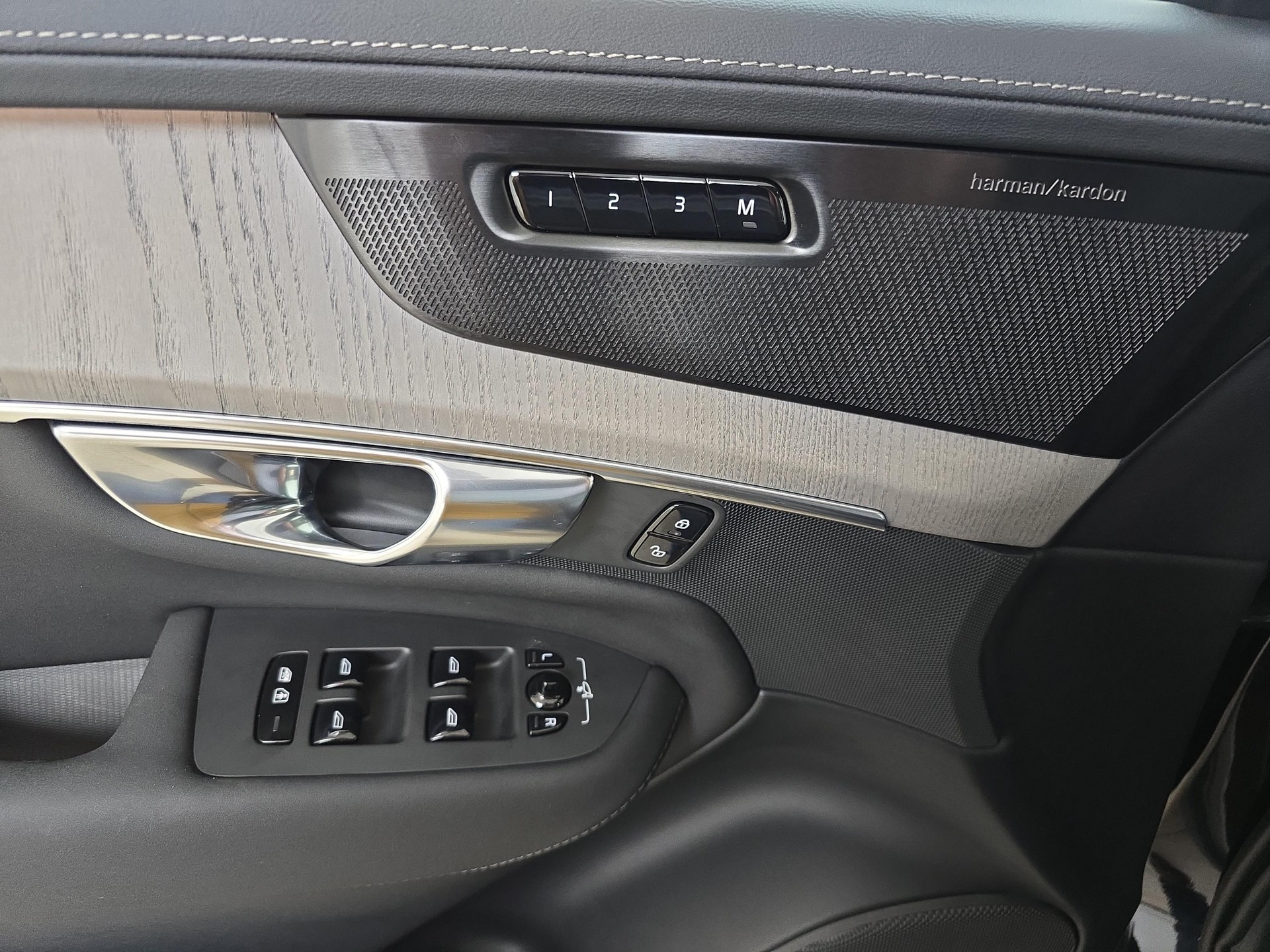 VOLVO XC90 2.0 B5 MH Plus Bright AWD / Jetzt mit attraktivem 1.9% Leasing!-image-15