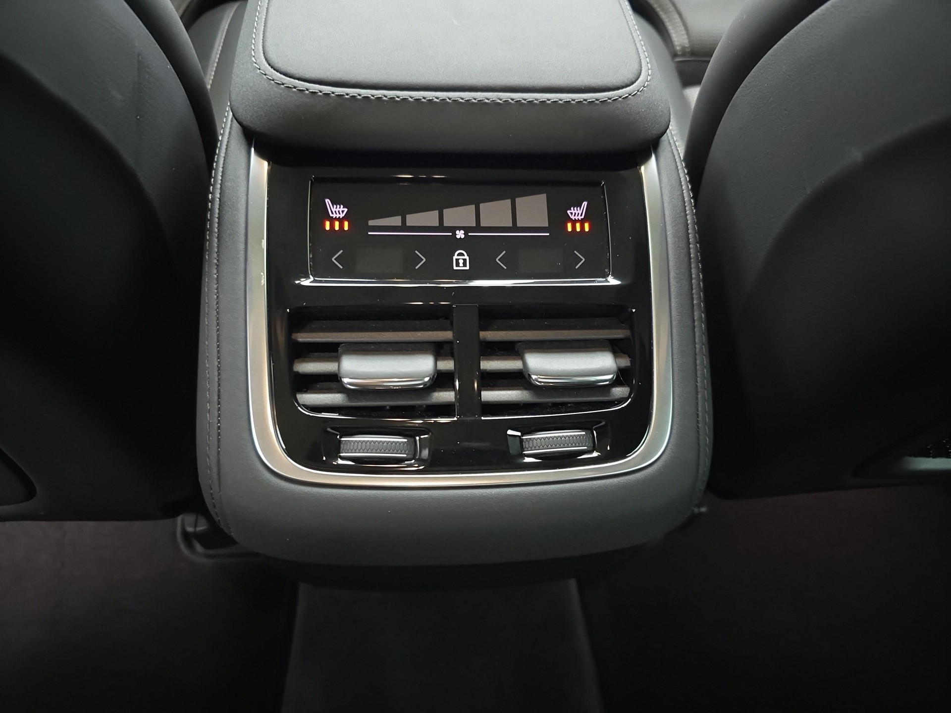 VOLVO XC90 2.0 B5 MH Plus Bright AWD / Jetzt mit attraktivem 1.9% Leasing!-image-16