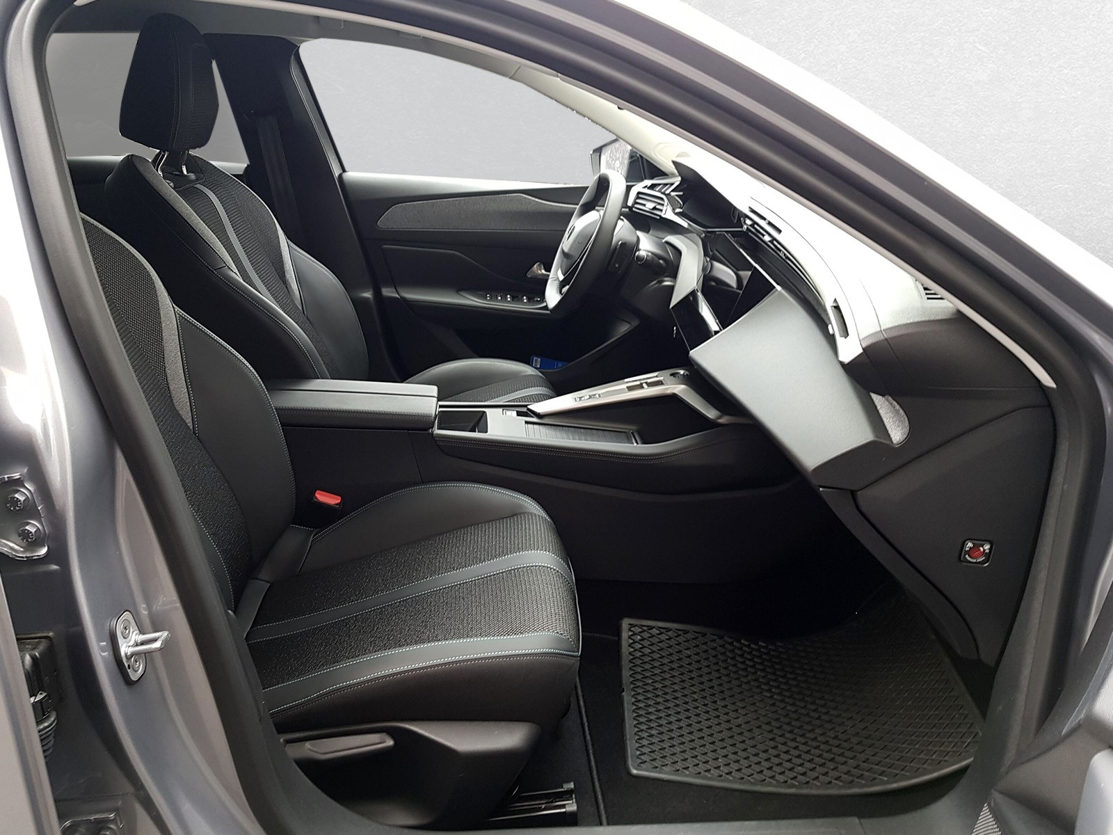 PEUGEOT 308 SW 1.2 PureTech Allure-image-8