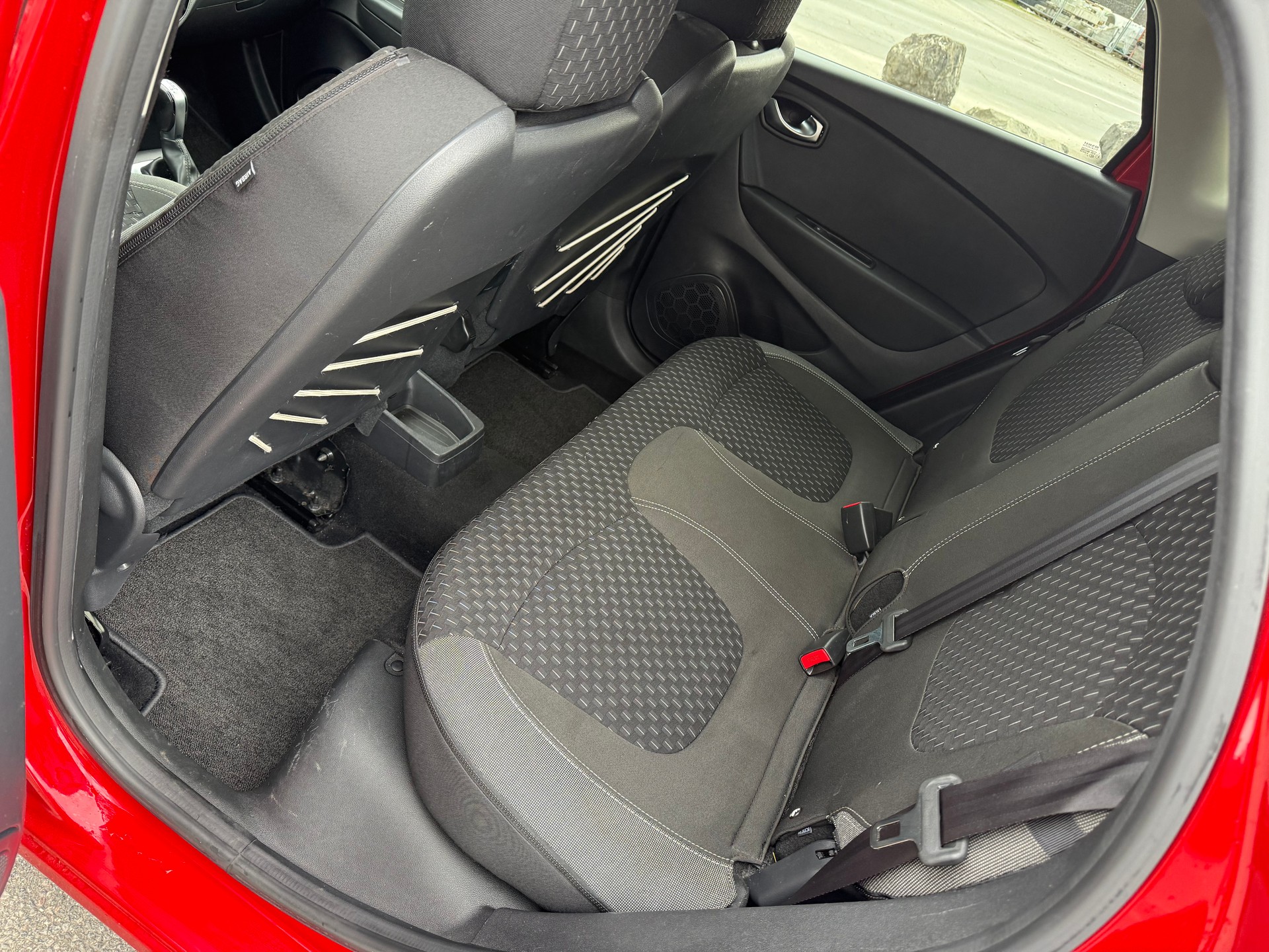 RENAULT Captur 1.2 T 16V Intens EDC-image-9