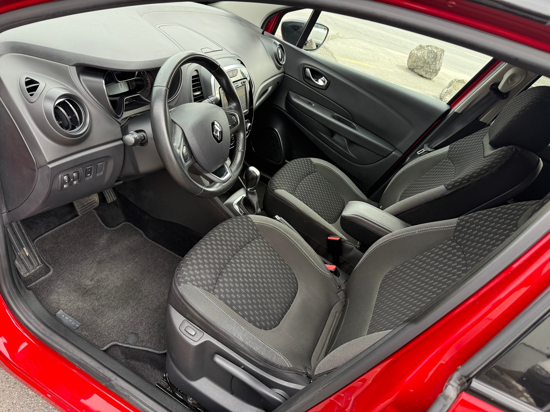 RENAULT Captur 1.2 T 16V Intens EDC-image-8