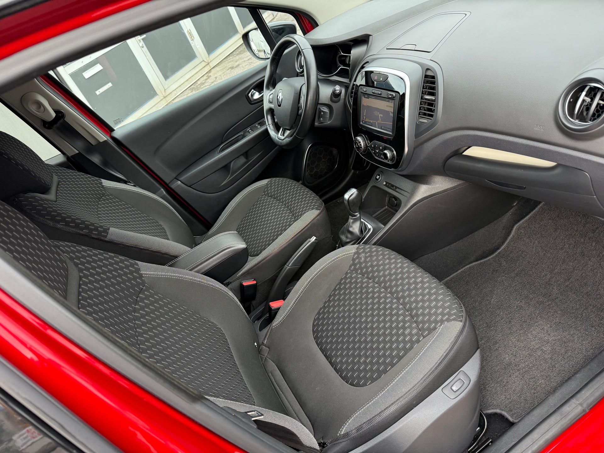 RENAULT Captur 1.2 T 16V Intens EDC-image-10