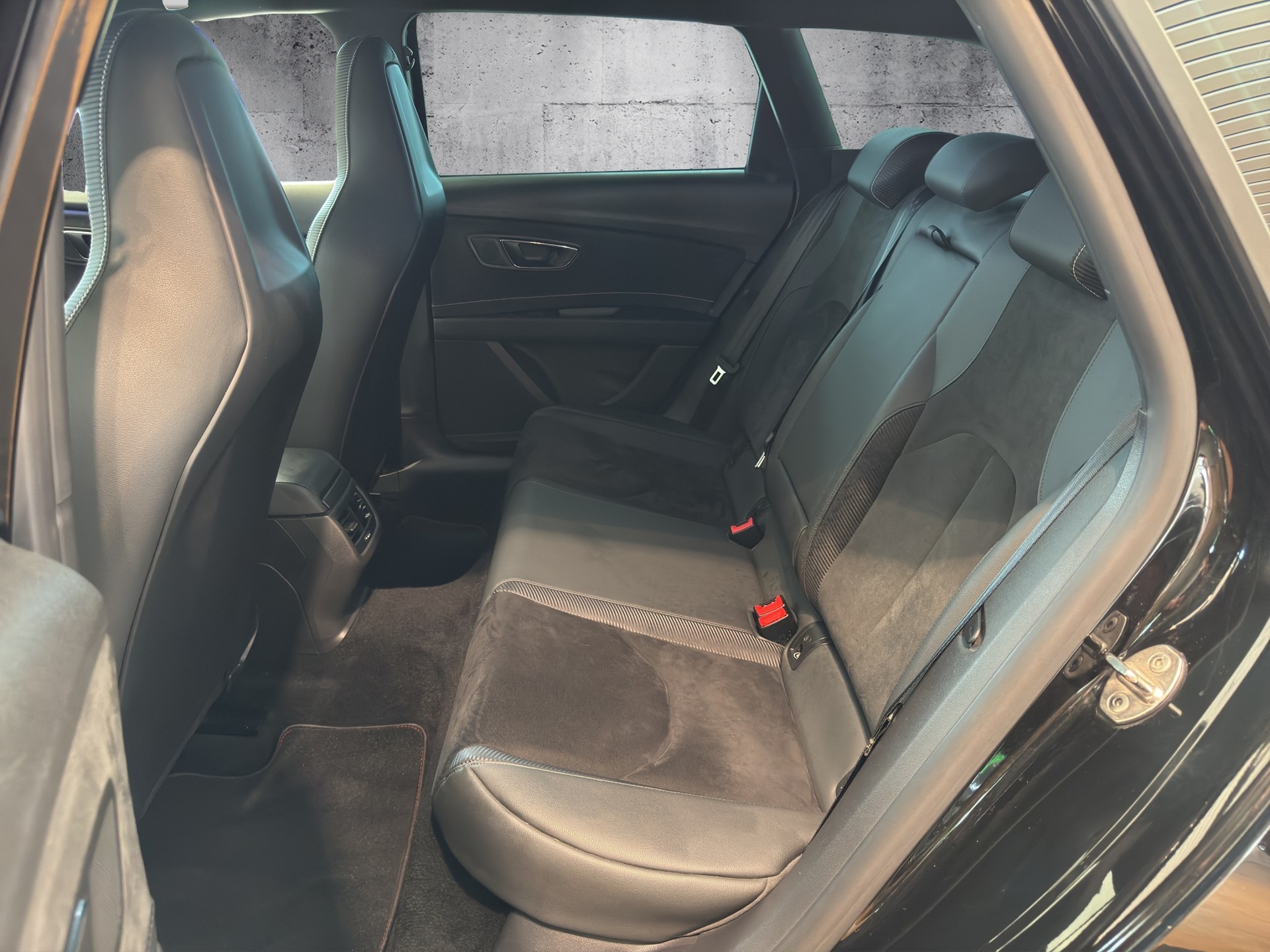 SEAT Leon ST 2.0 TSI Cupra 300 4 Drive DSG-image-9
