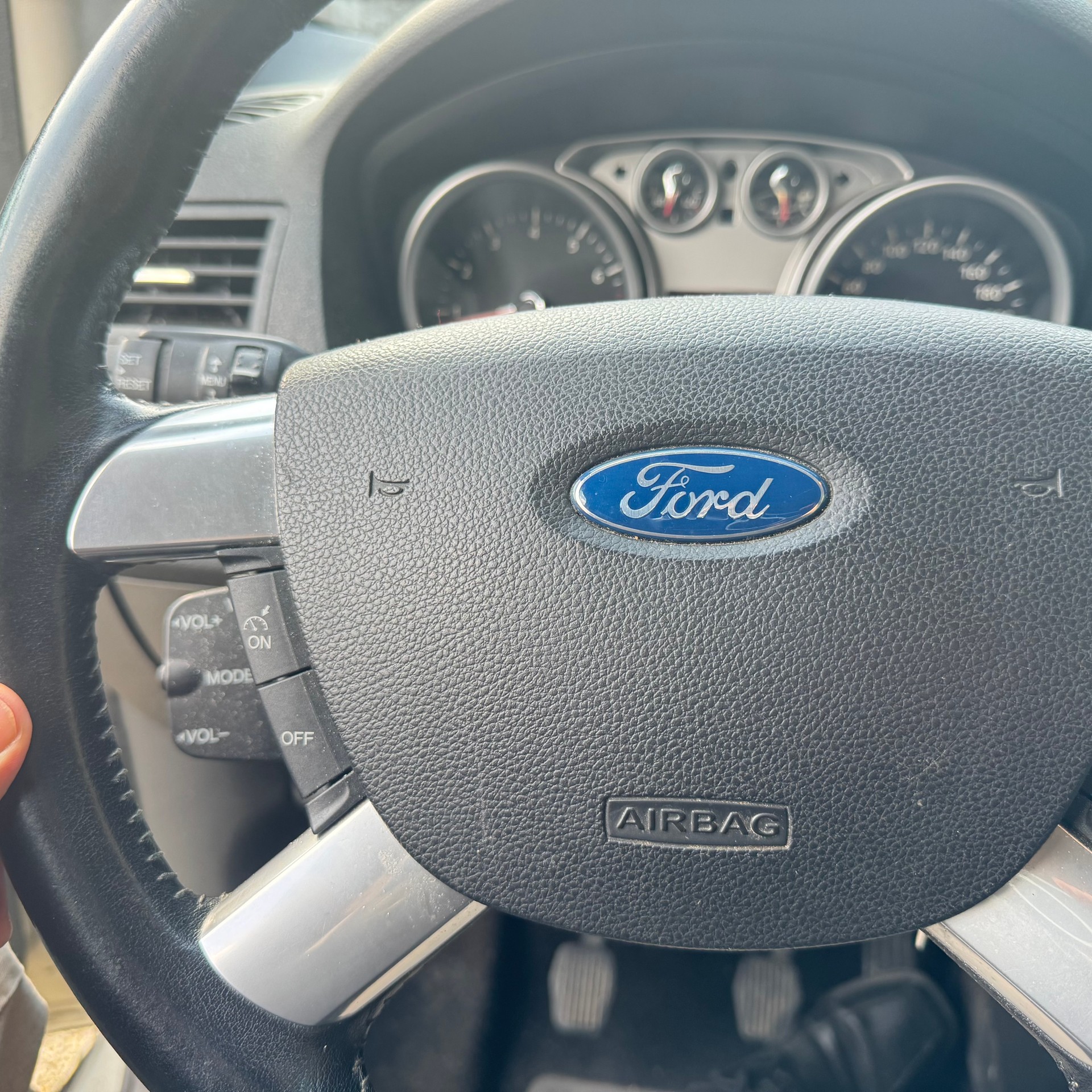 FORD Kuga 2.5 Turbo Titanium 4WD-image-7