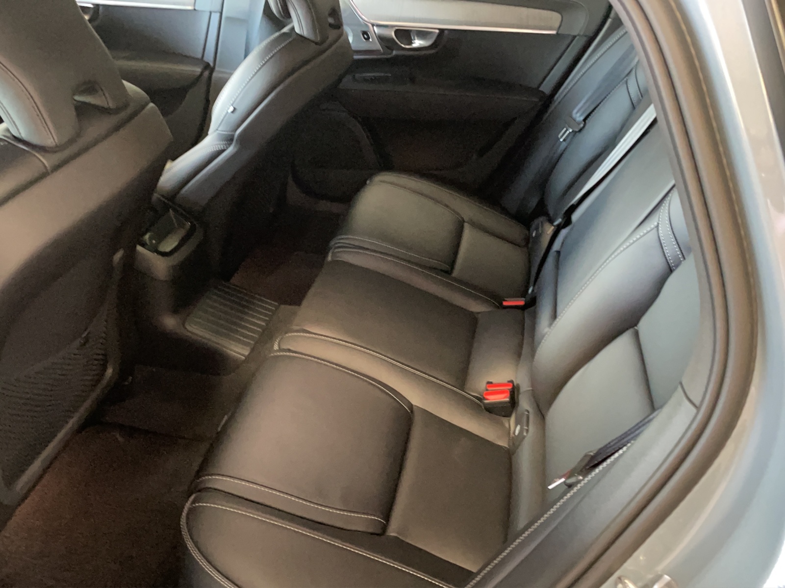 VOLVO S90 2.0 T8 TE Ultimate Dark eAWD-image-4