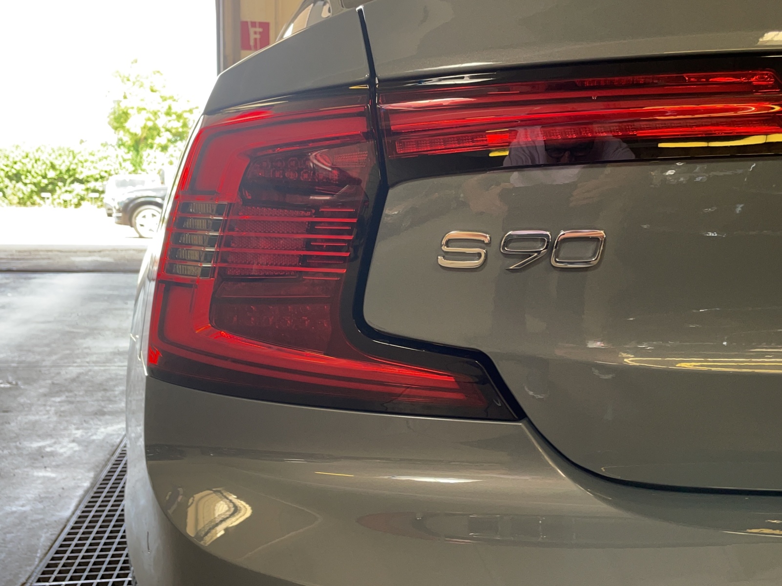 VOLVO S90 2.0 T8 TE Ultimate Dark eAWD-image-14