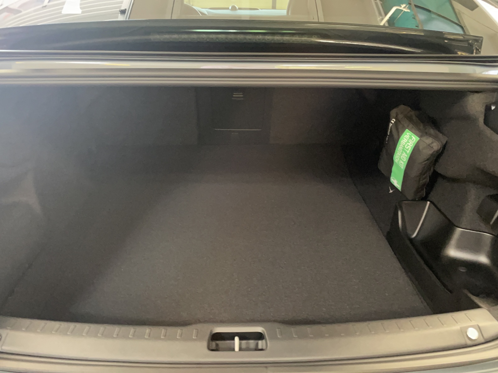 VOLVO S90 2.0 T8 TE Ultimate Dark eAWD-image-12