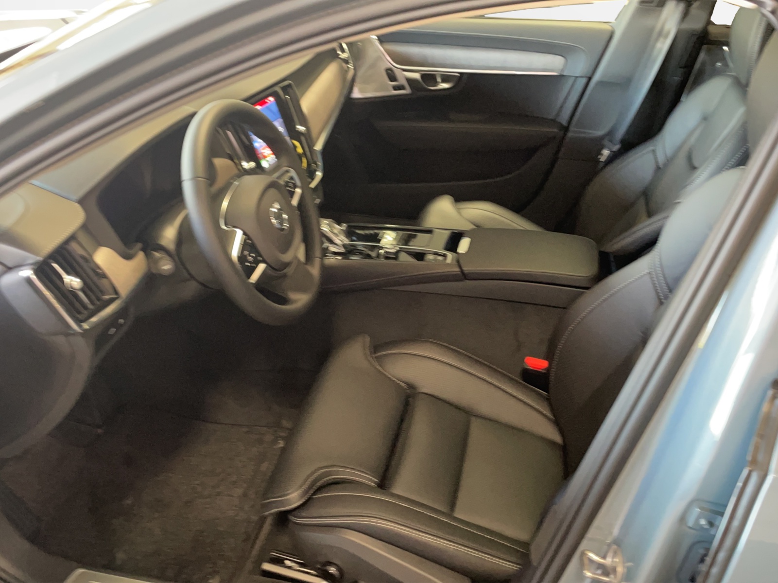 VOLVO S90 2.0 T8 TE Ultimate Dark eAWD-showroom-element-3