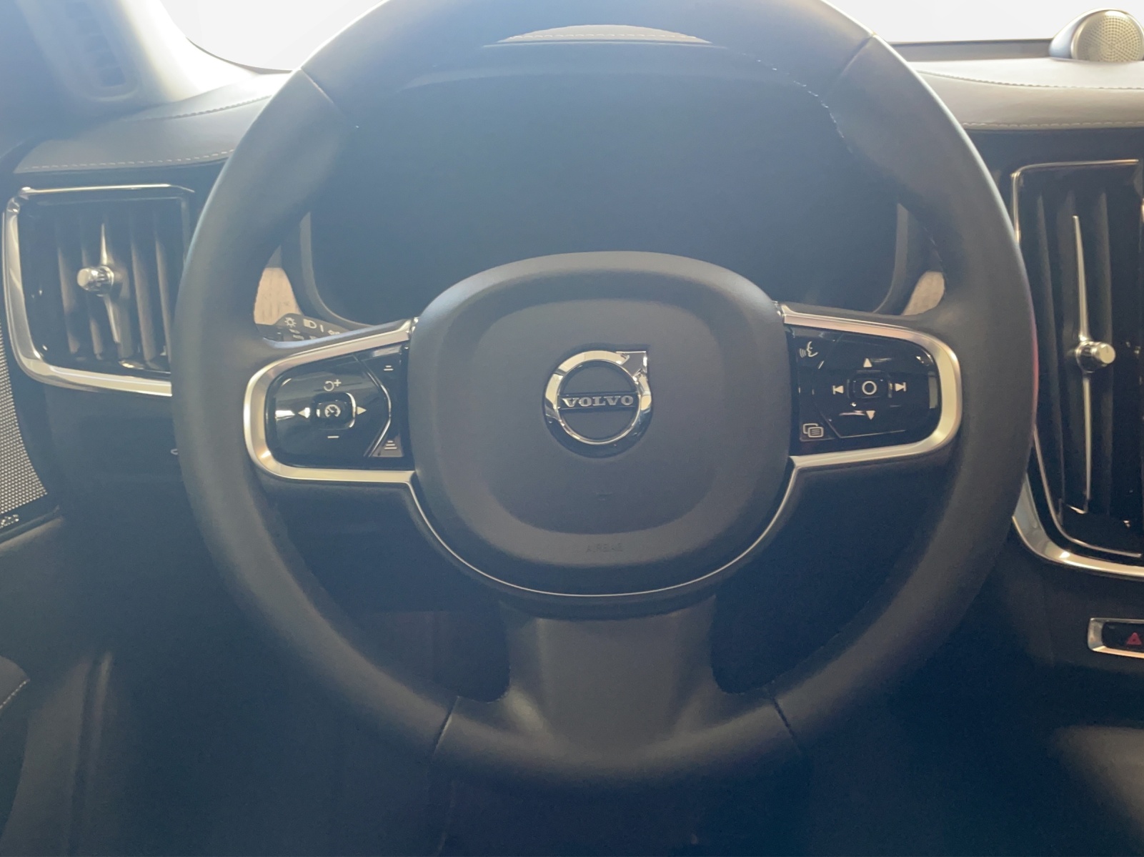 VOLVO S90 2.0 T8 TE Ultimate Dark eAWD-image-7