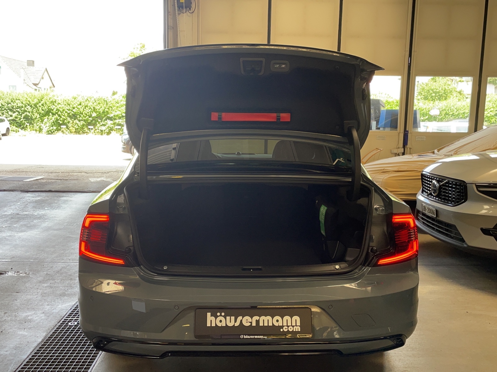 VOLVO S90 2.0 T8 TE Ultimate Dark eAWD-image-11