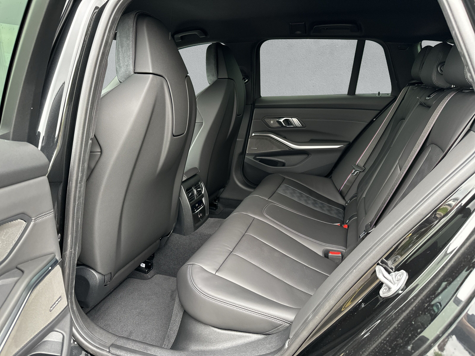 BMW M3 Touring xDrive Competition M-image-11