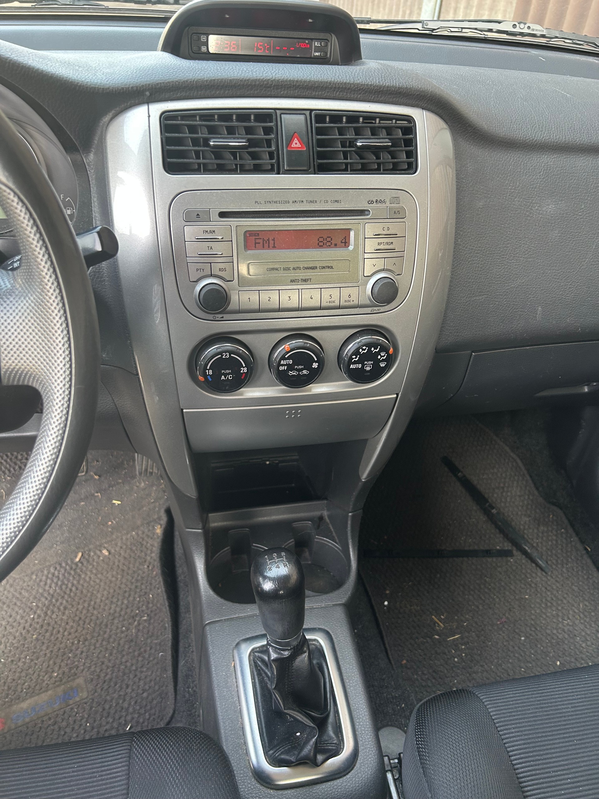 SUZUKI Liana 1.6 16V Sport Limited Edition 4WD-image-10