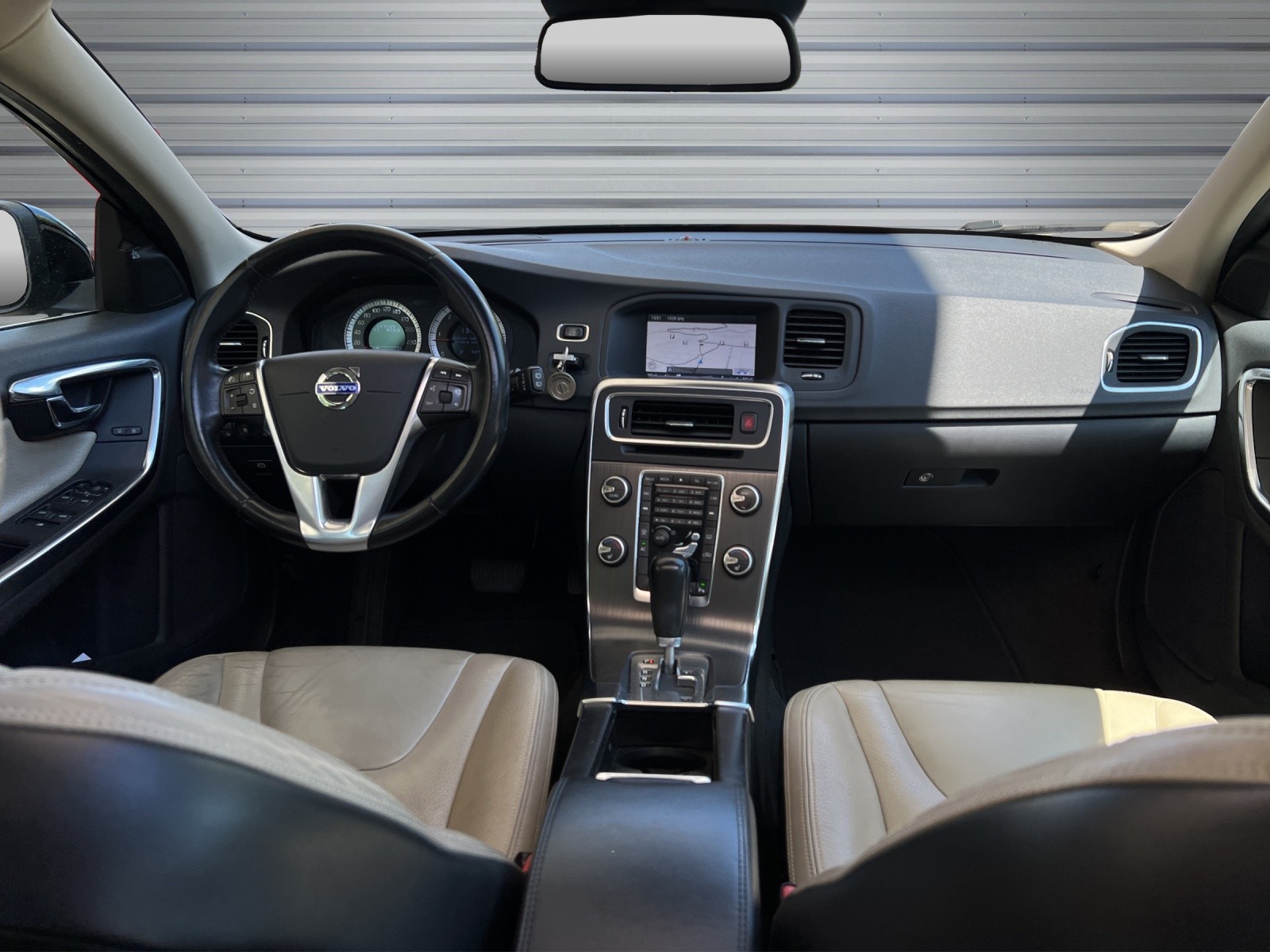 VOLVO V60 D5 AWD Summum Geartronic-image-8