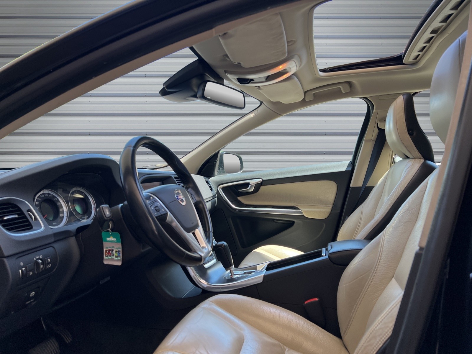VOLVO V60 D5 AWD Summum Geartronic-image-9
