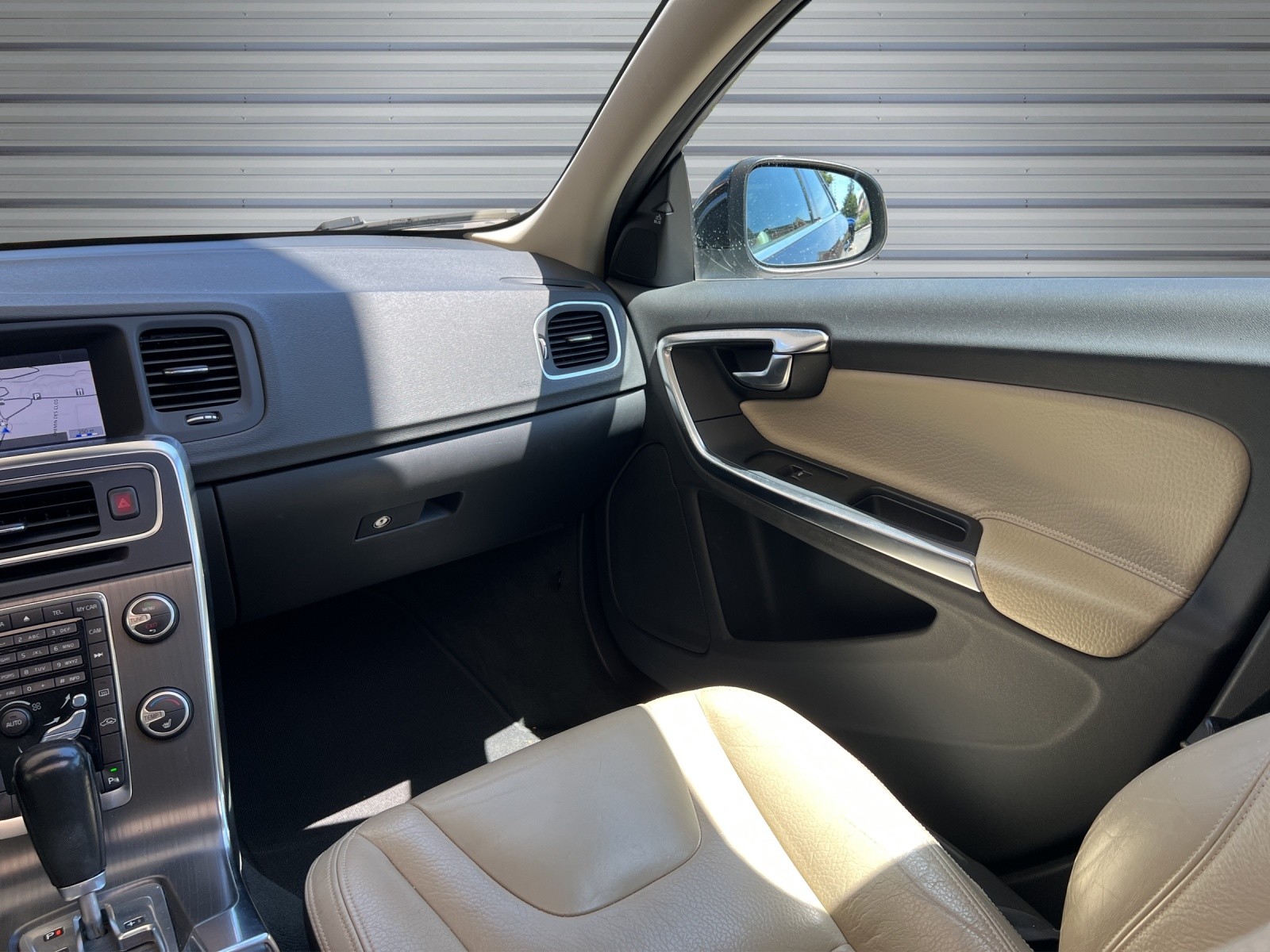 VOLVO V60 D5 AWD Summum Geartronic-image-11