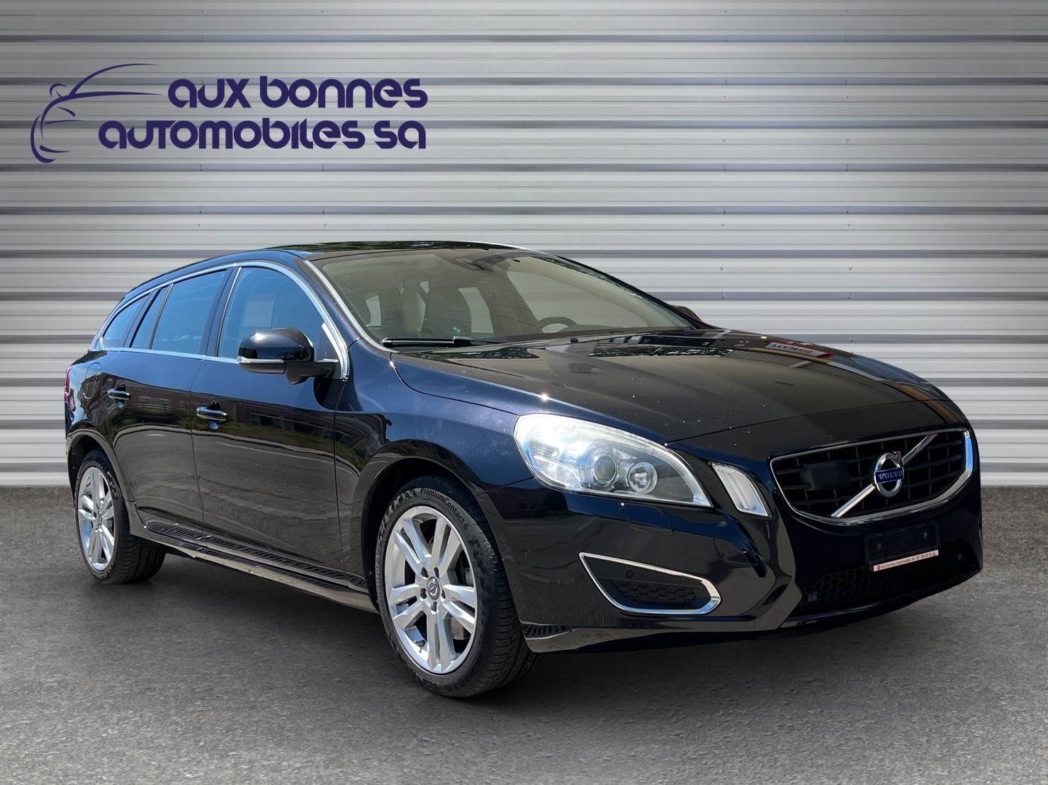VOLVO V60 D5 AWD Summum Geartronic-showroom-element-3