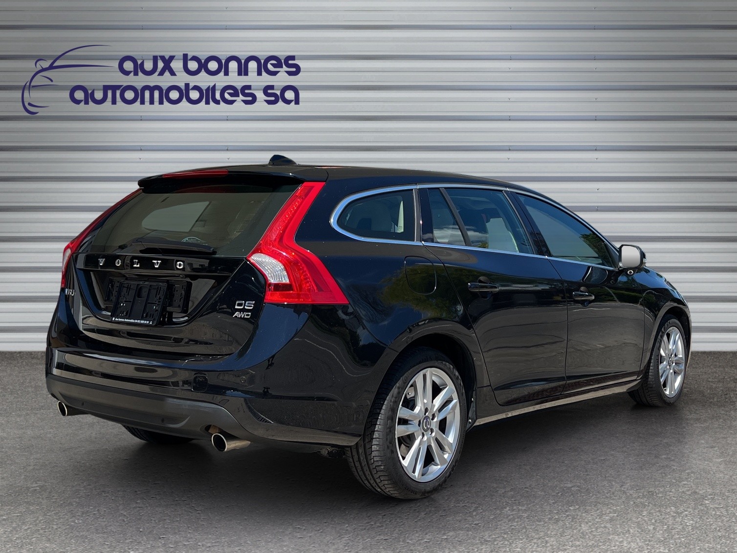 VOLVO V60 D5 AWD Summum Geartronic-image-4