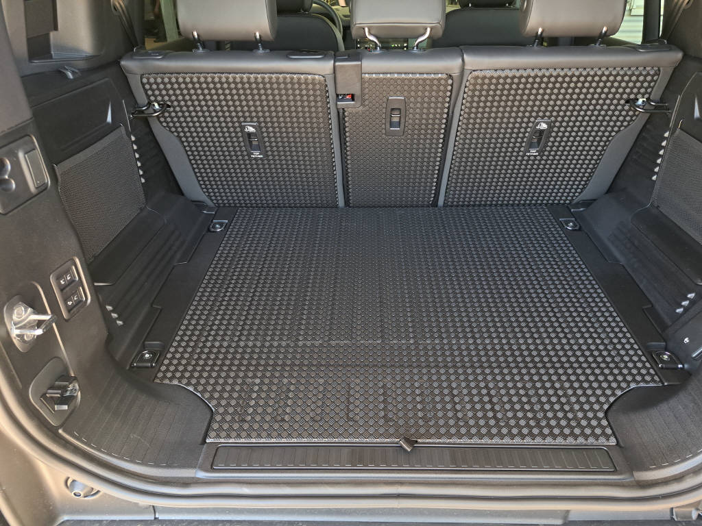 LAND ROVER Defender 110 3.0 D I6 350cv Trophy Edition Keswick Green-image-16