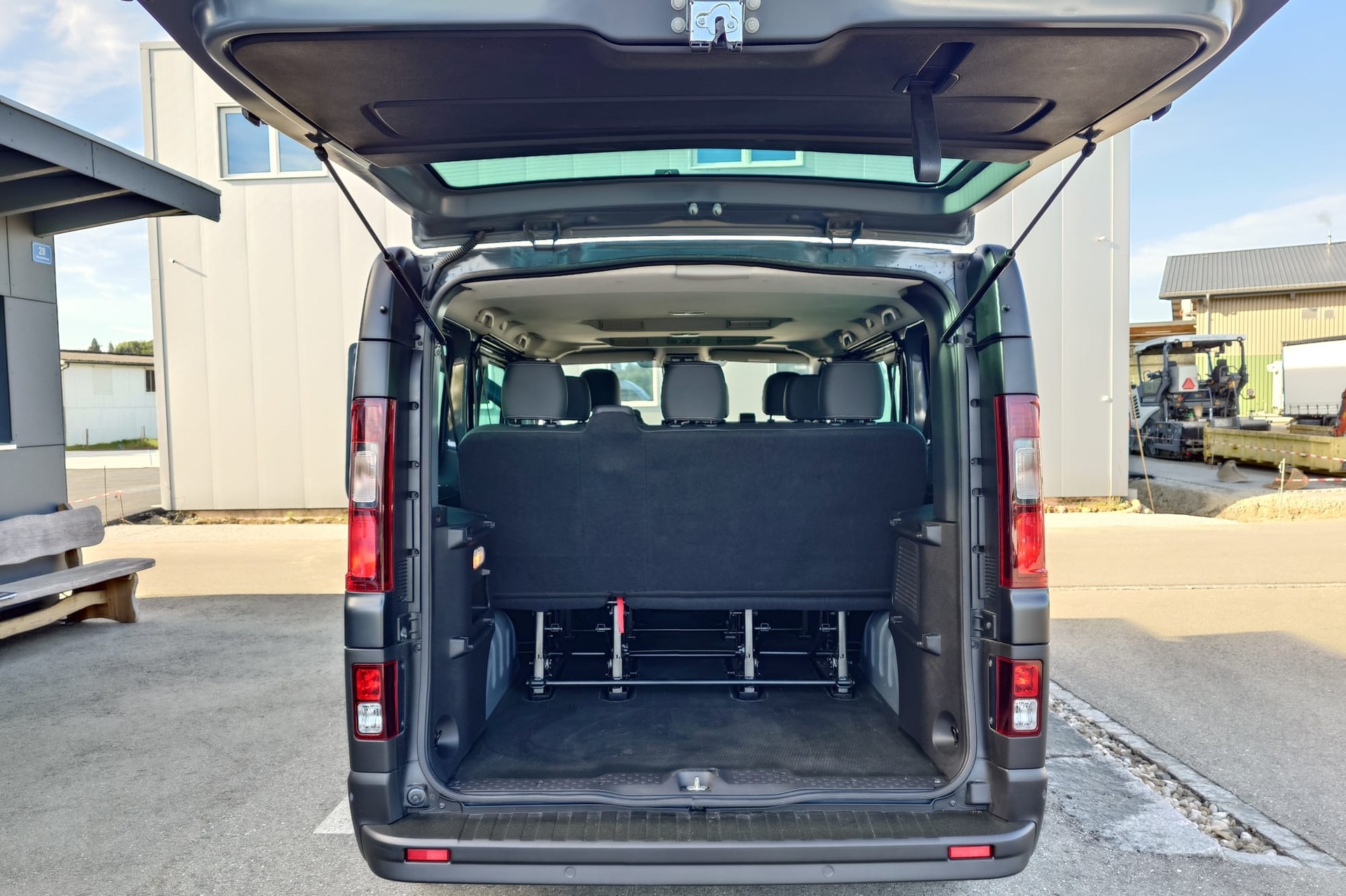 NISSAN Primastarr Kombi 2.8 t L1 H1 2. Tekna-image-4