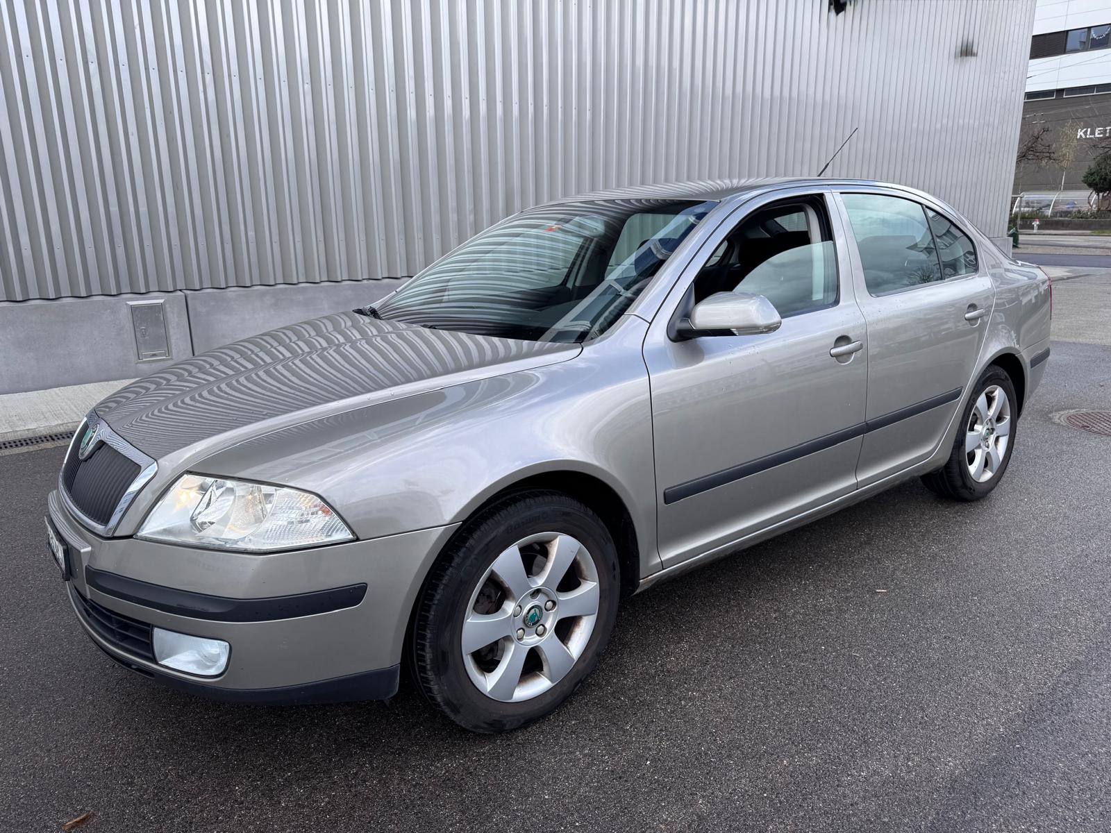 SKODA Octavia 2.0 FSI Elegance-image-1