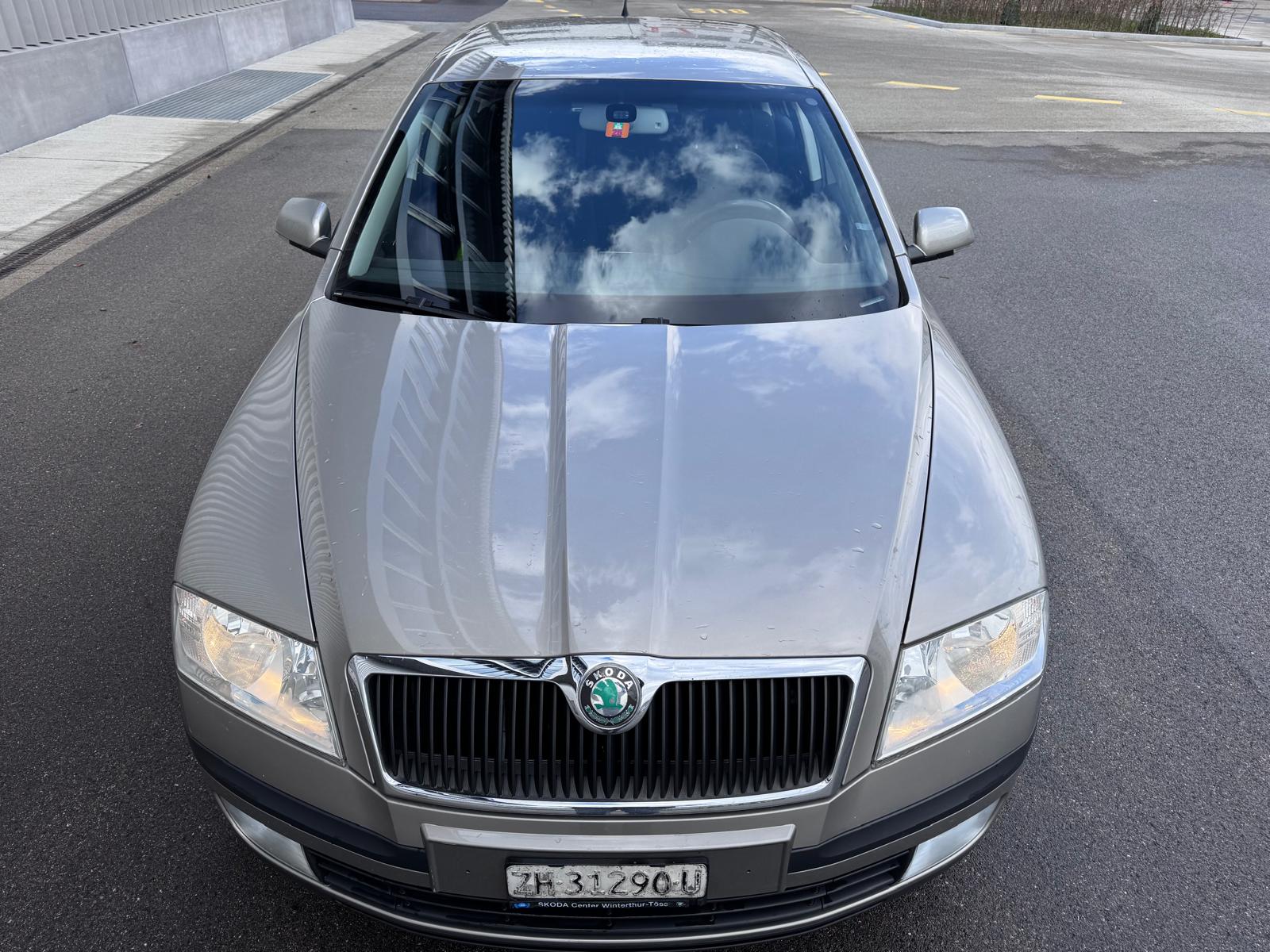 SKODA Octavia 2.0 FSI Elegance-image-2