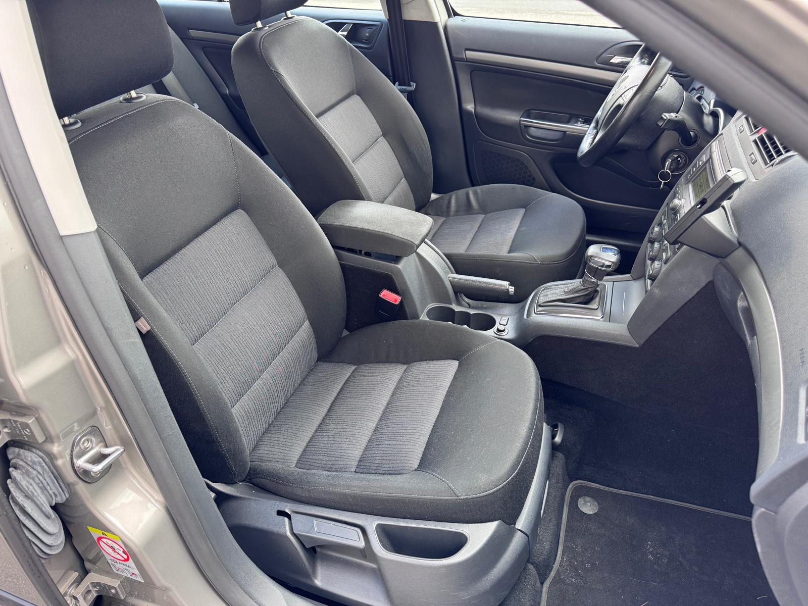 SKODA Octavia 2.0 FSI Elegance-image-10