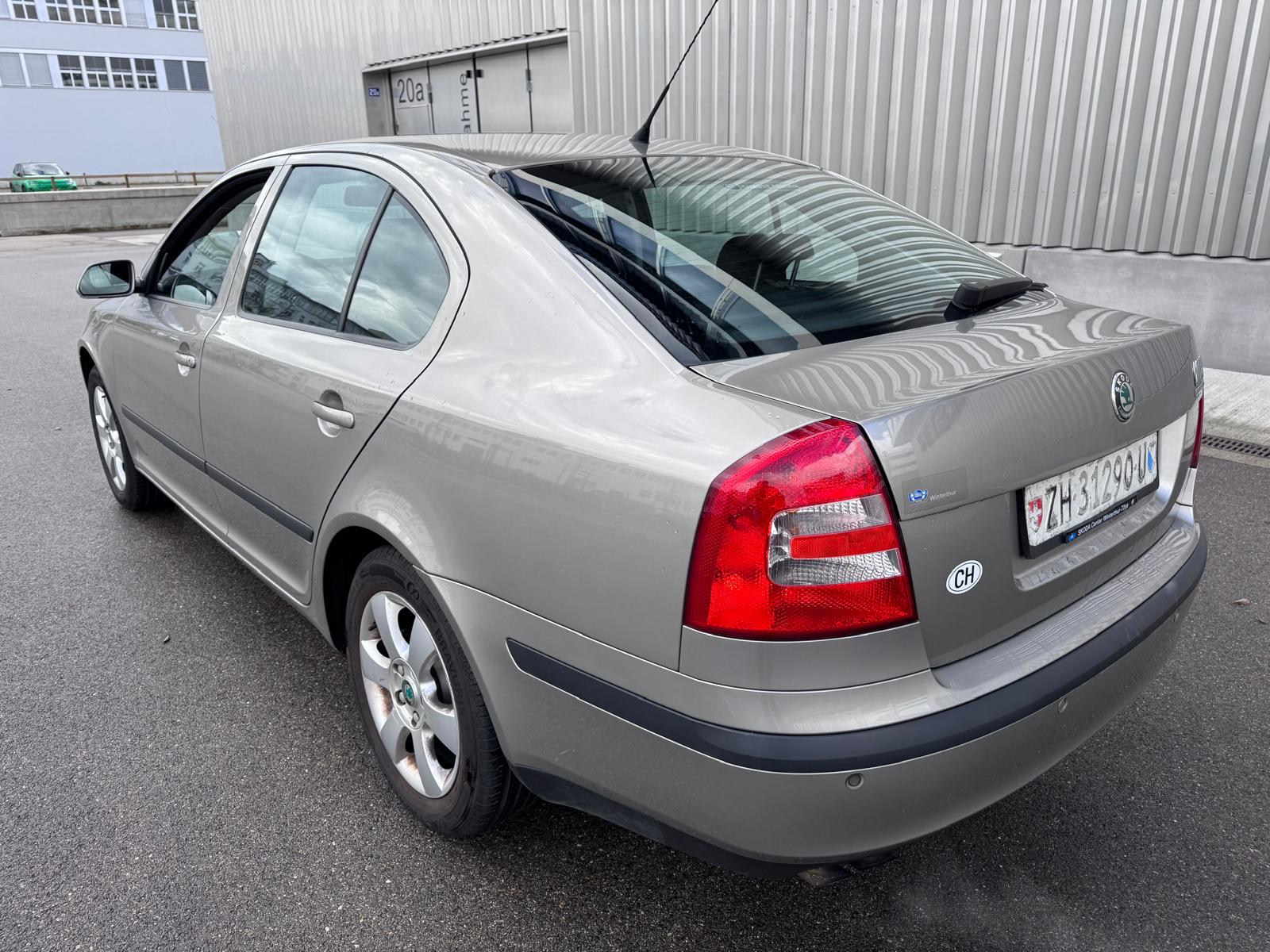 SKODA Octavia 2.0 FSI Elegance-image-6
