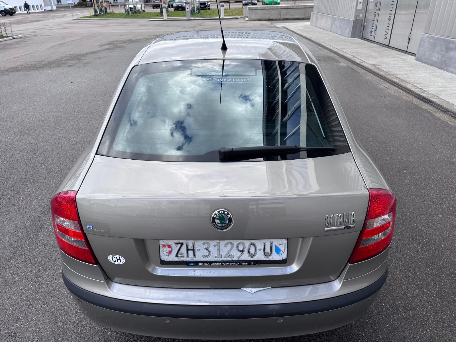 SKODA Octavia 2.0 FSI Elegance-image-5