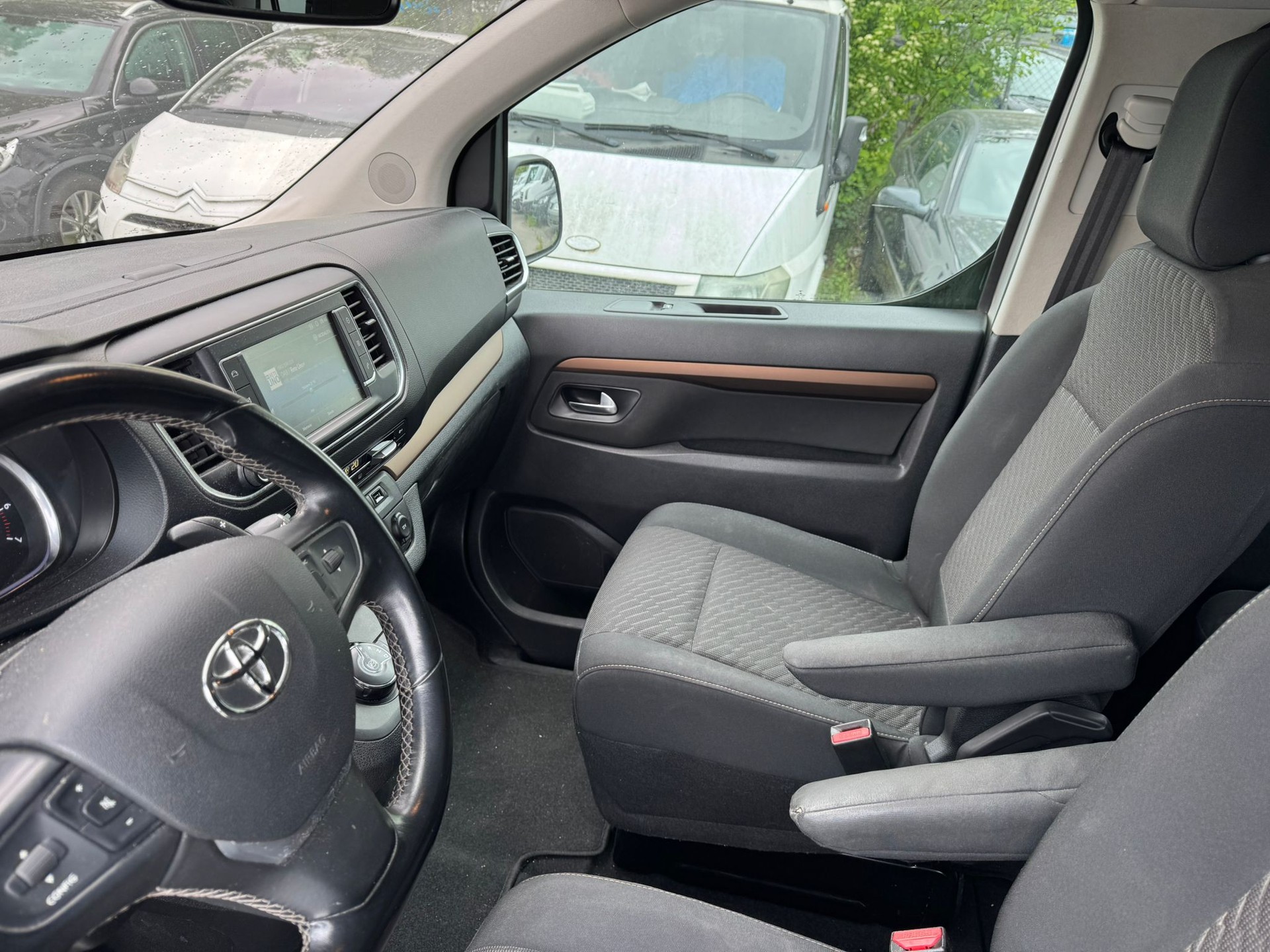 TOYOTA Proace Verso 2.0 D-4D Family Medium Automatic-image-10