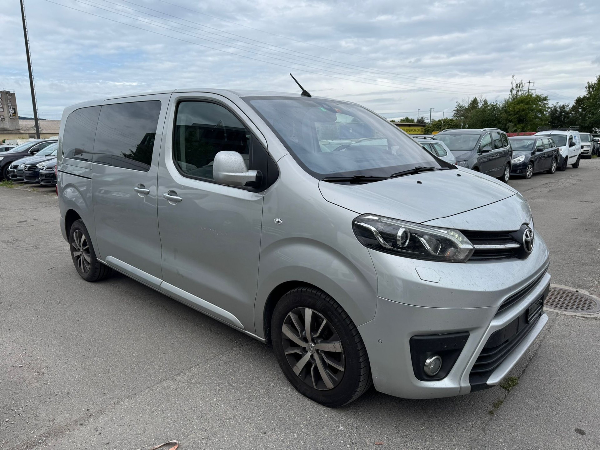 TOYOTA Proace Verso 2.0 D-4D Family Medium Automatic-image-3