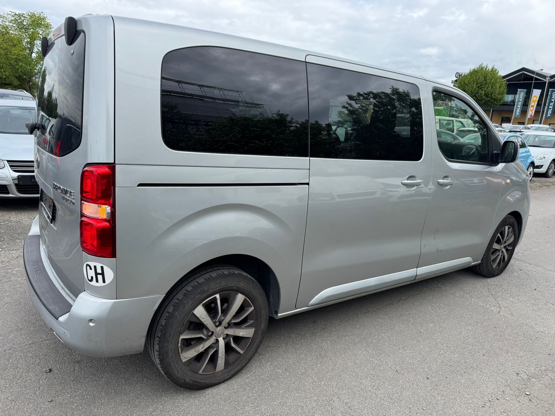 TOYOTA Proace Verso 2.0 D-4D Family Medium Automatic-image-2