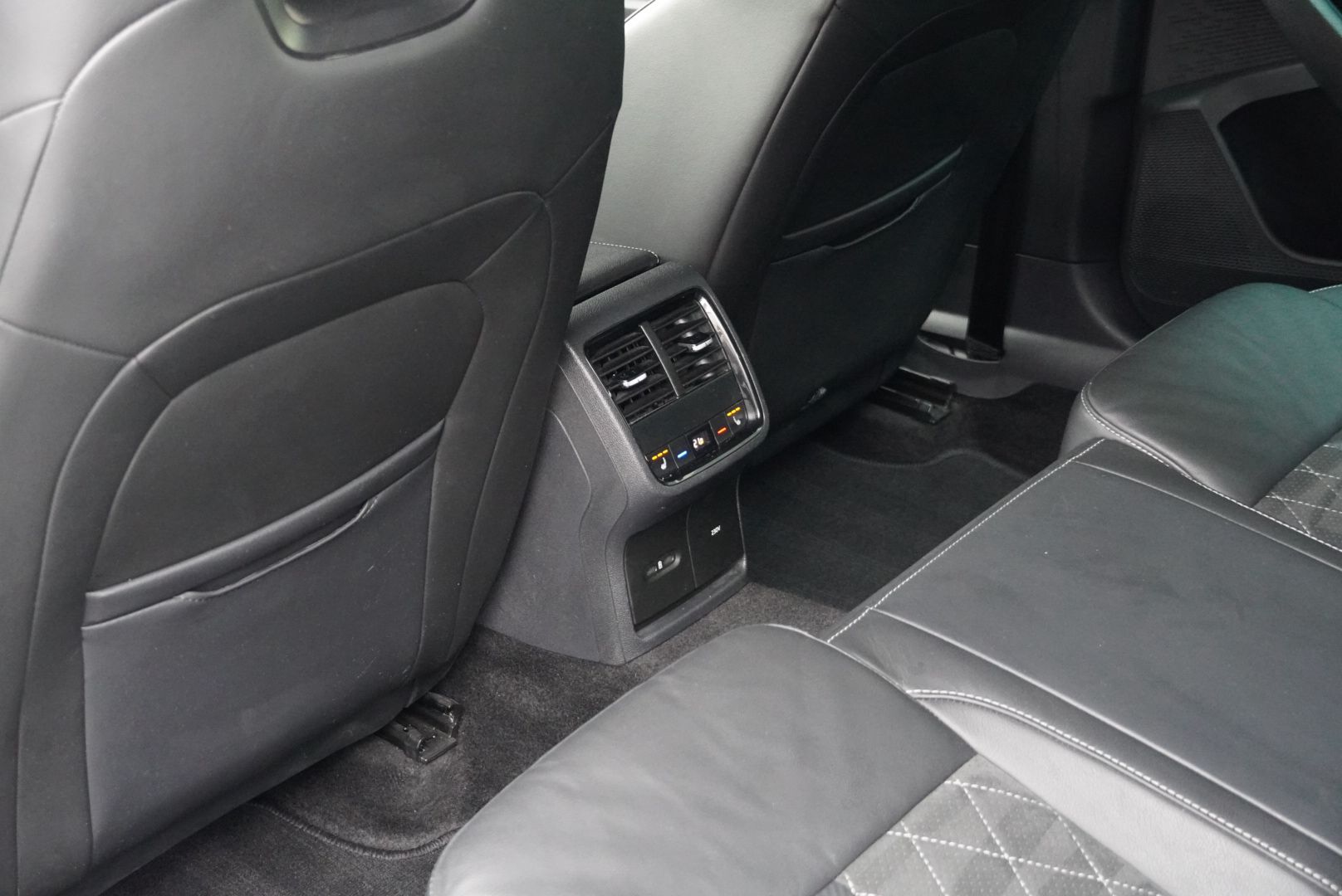 SKODA Octavia Combi 2.0 TSI DSG RS-image-29