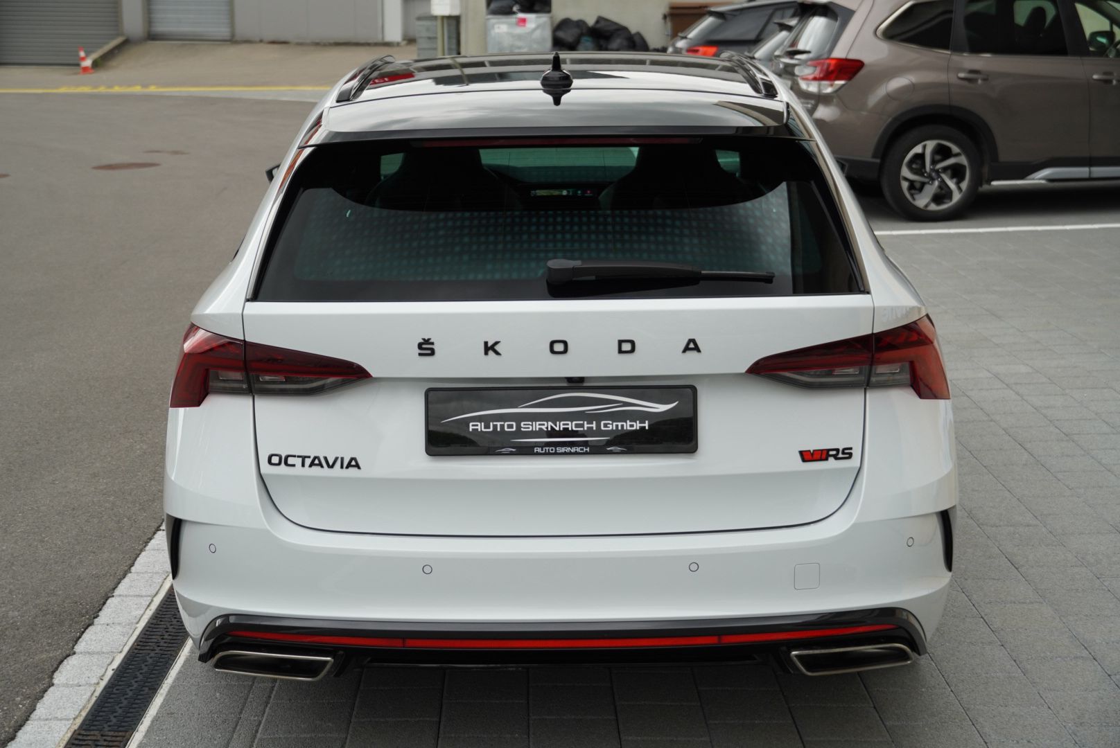 SKODA Octavia Combi 2.0 TSI DSG RS-image-9