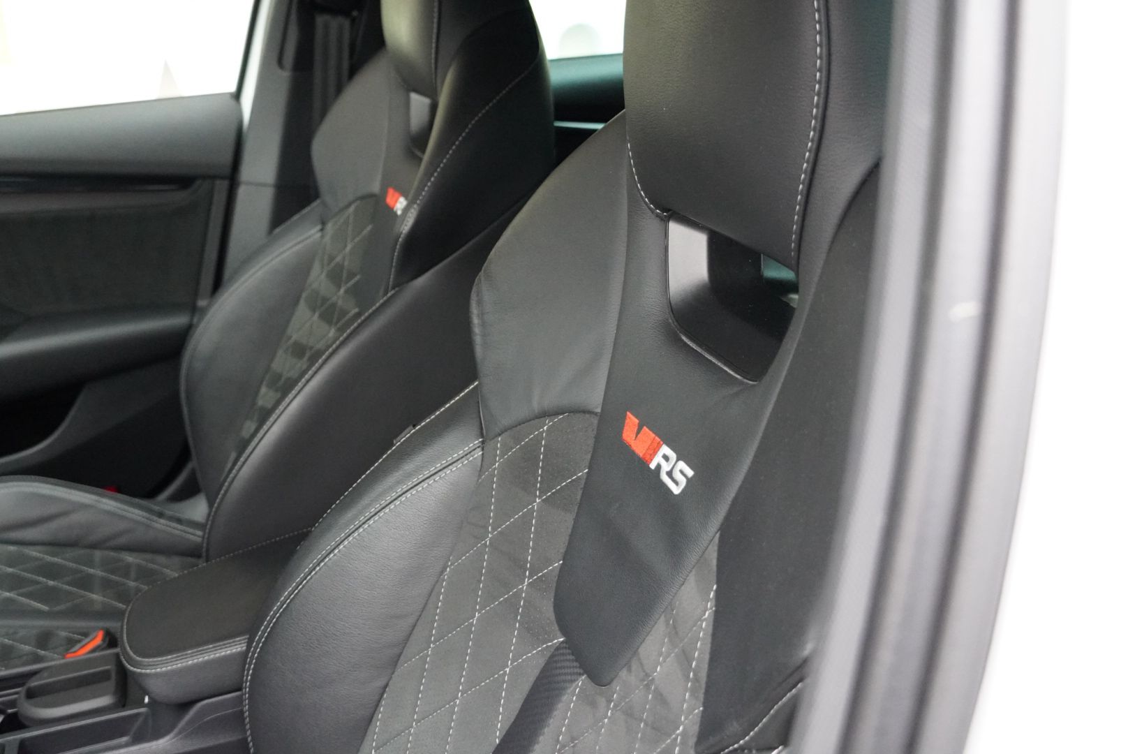 SKODA Octavia Combi 2.0 TSI DSG RS-image-15