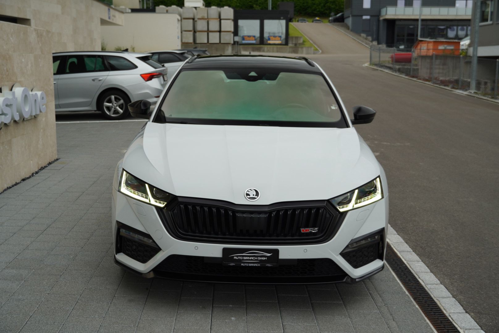 SKODA Octavia Combi 2.0 TSI DSG RS-image-3