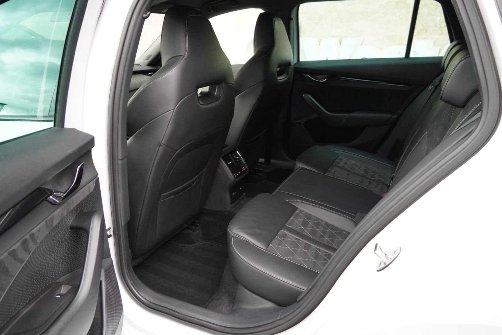 SKODA Octavia Combi 2.0 TSI DSG RS-image-20