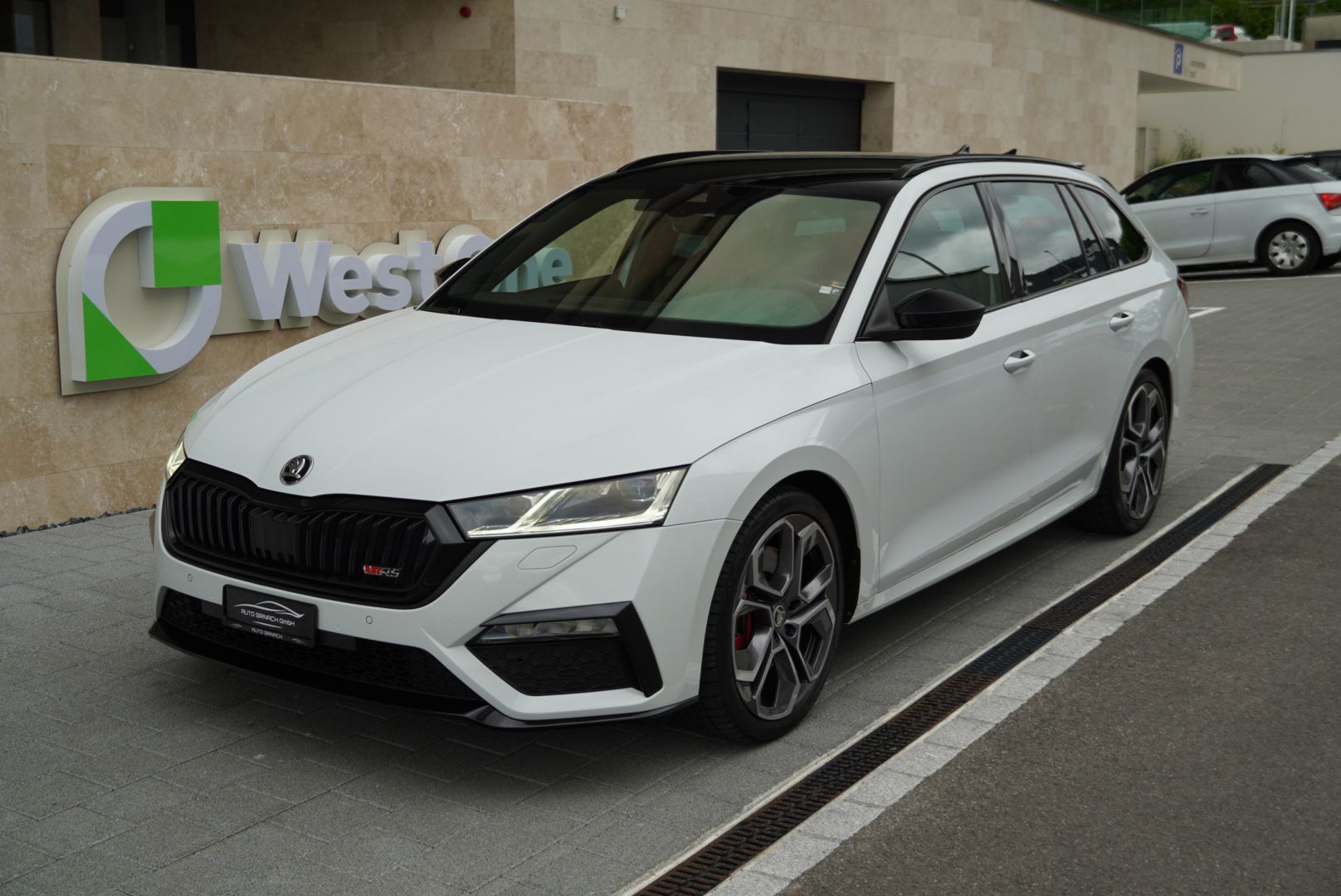 SKODA Octavia Combi 2.0 TSI DSG RS-image-5