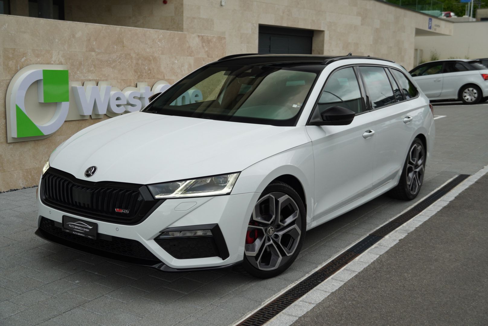 SKODA Octavia Combi 2.0 TSI DSG RS-image-1