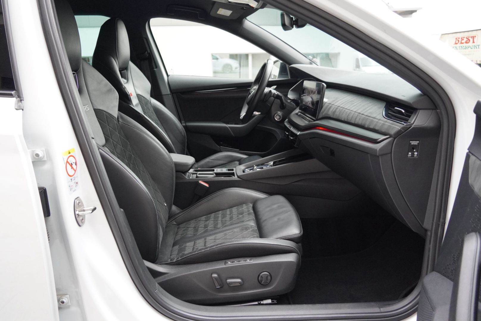 SKODA Octavia Combi 2.0 TSI DSG RS-image-22