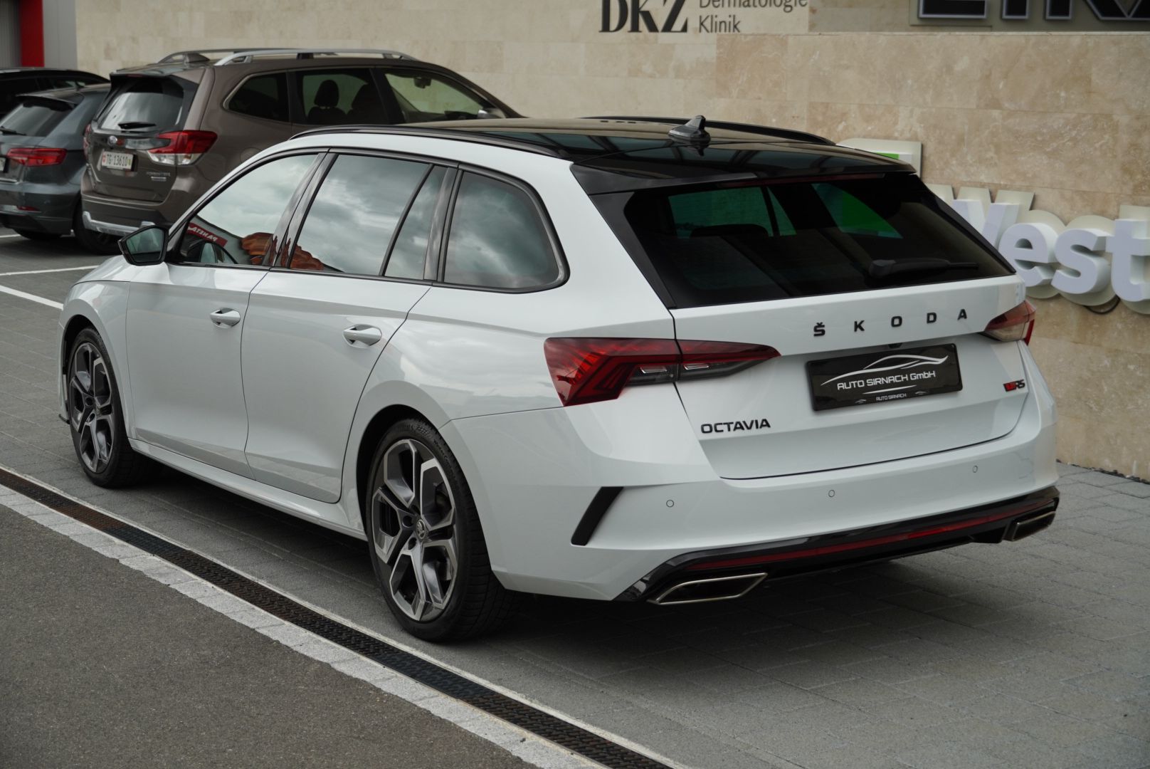 SKODA Octavia Combi 2.0 TSI DSG RS-image-8