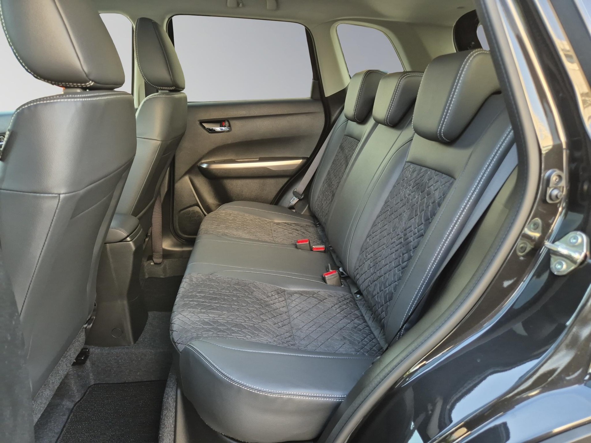 SUZUKI Vitara 1.4 T Compact Top Hybrid 4x4-image-16