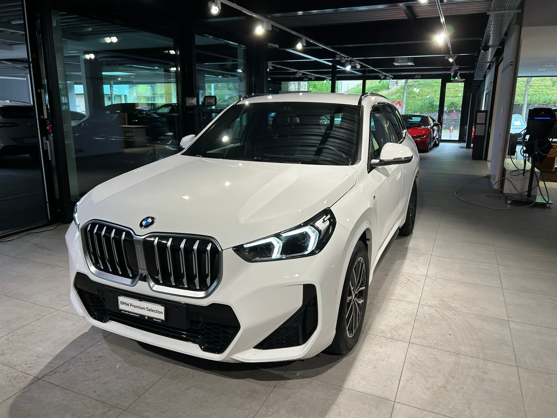BMW X1 xDrive 20d 48V M Sport-showroom-element-3
