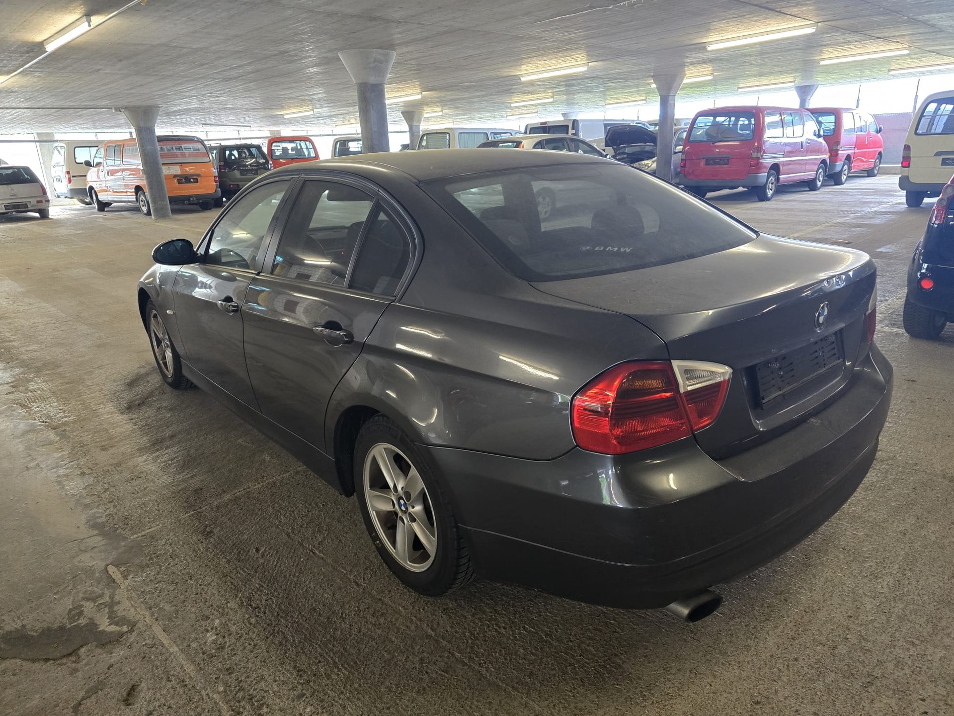 BMW 318i Access-image-6