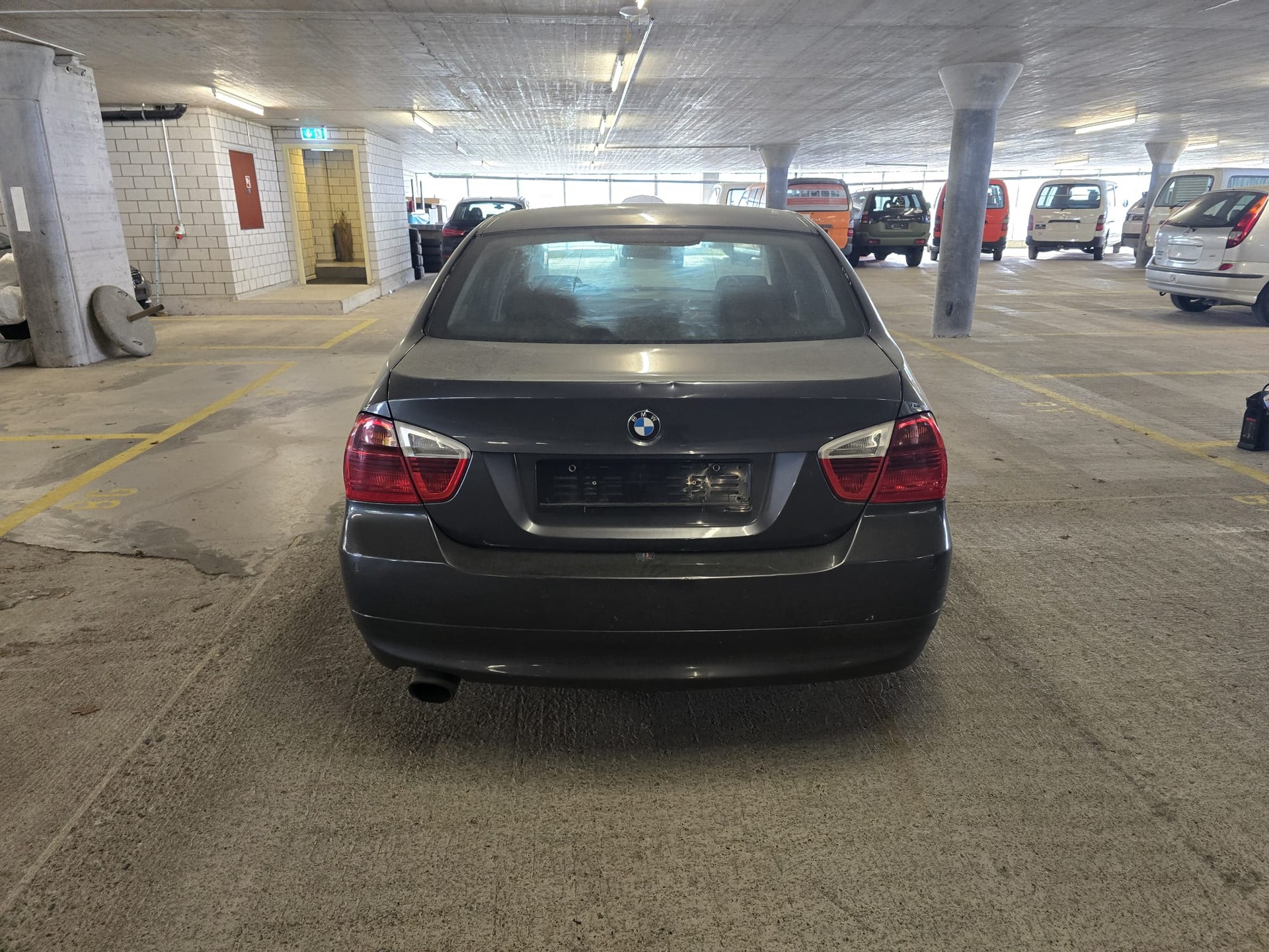 BMW 318i Access-image-7