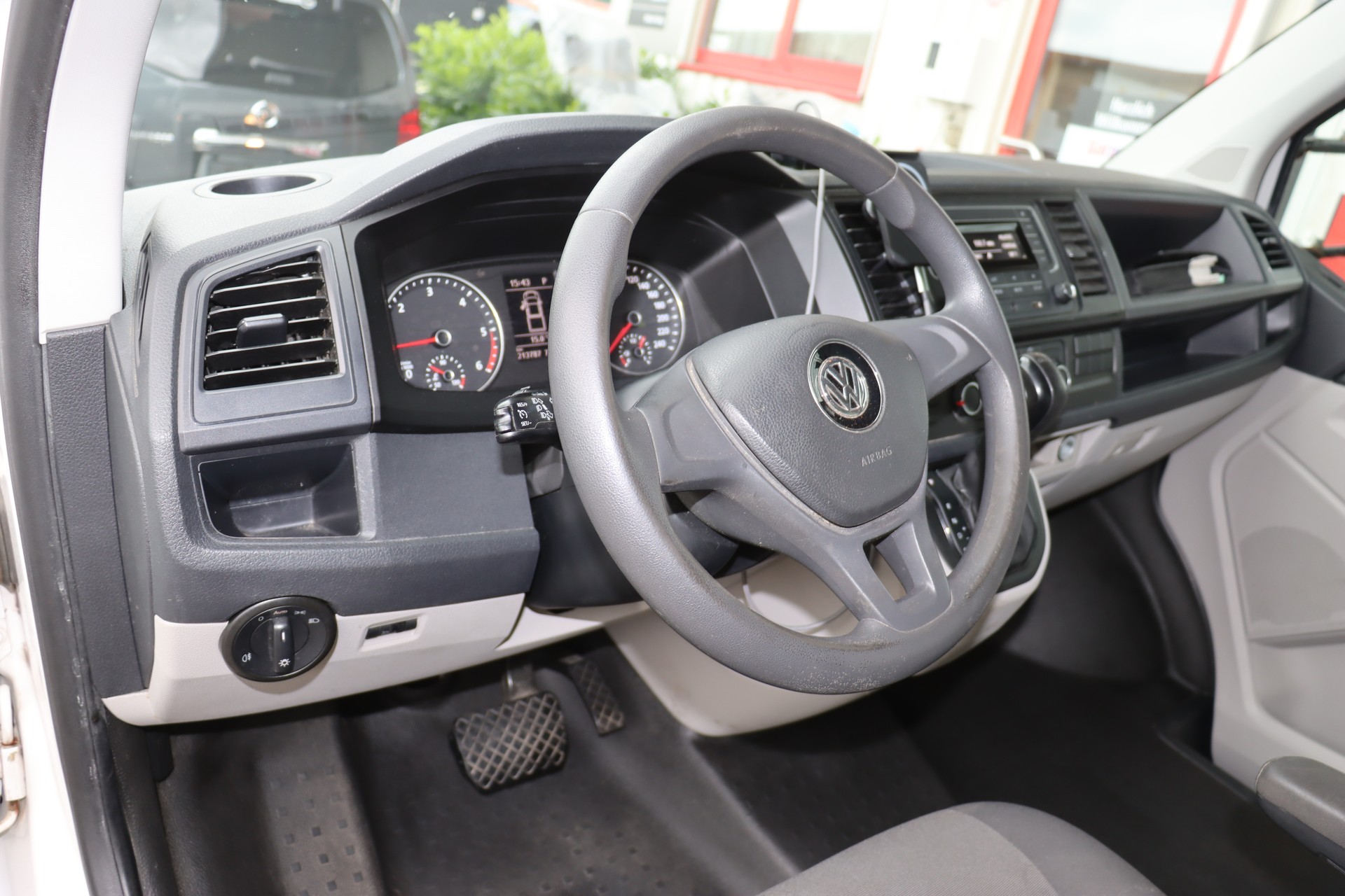 VW T6 2.0 TDI DSG-image-11