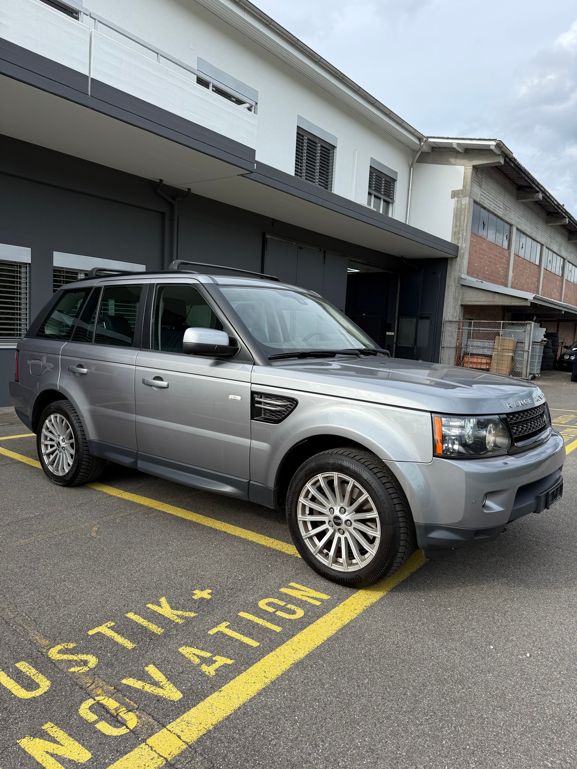 LAND ROVER Range Rover Sport 3.0 TDV6 Zermatt Automatic-image-8