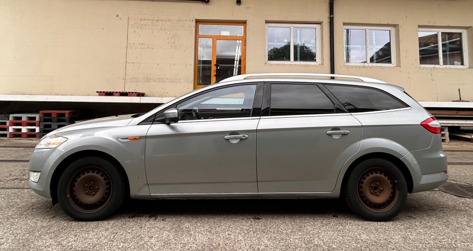 FORD Mondeo 2.0 TDCi 16V Ghia Automatic-showroom-element-1