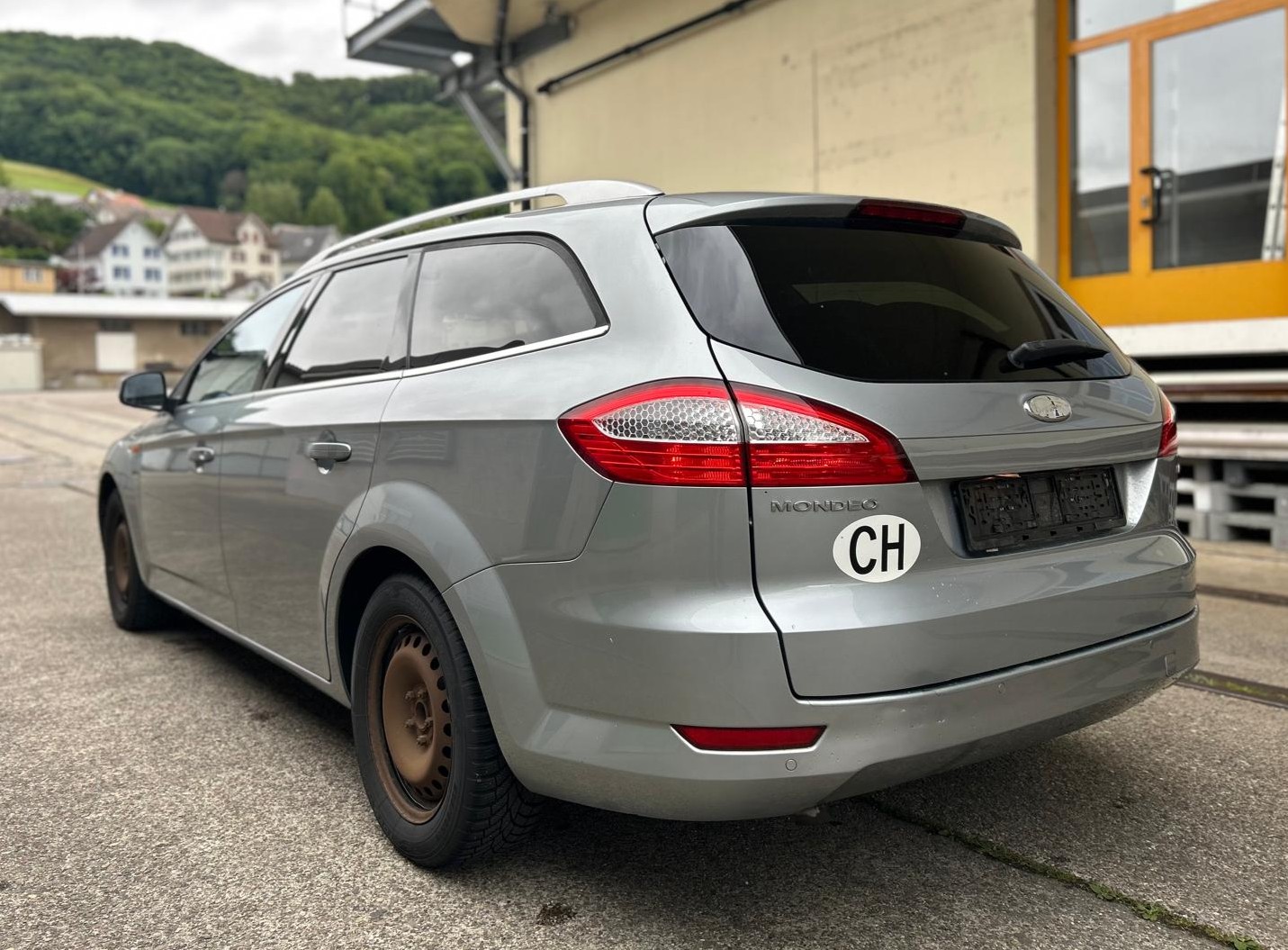 FORD Mondeo 2.0 TDCi 16V Ghia Automatic-showroom-element-2